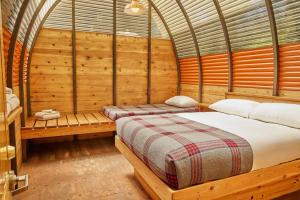 Big Sur Campground and Cabins客房内的一张或多张床位