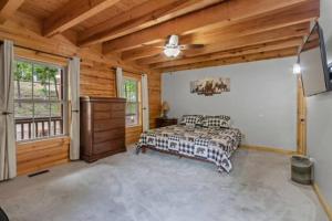 a bedroom with a bed and a wooden ceiling at Main Lodge at Lake Forest Cabins in Eureka Springs