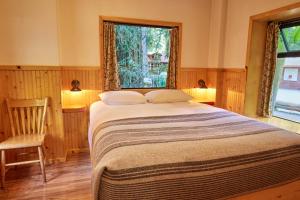 Big Sur Campground and Cabins客房内的一张或多张床位