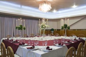 Reštaurácia alebo iné gastronomické zariadenie v ubytovaní Albergo Ristorante Uliveto + 37 fotografií