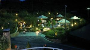Bazén v ubytování Albergo Ristorante Uliveto nebo v jeho okolí