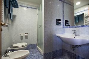 Koupelna v ubytování Albergo Ristorante Uliveto