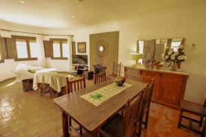 Posezení v ubytování Quicano - magnificent views and private pool in Lliber
