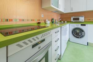 Kuchyň nebo kuchyňský kout v ubytování Apartamento Cortadura Playa