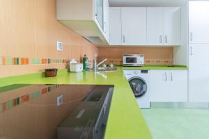 Kuchyň nebo kuchyňský kout v ubytování Apartamento Cortadura Playa