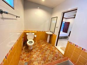 Koupelna v ubytování Cozy 2BR Getaway Cherngtalay Calm A2 + 15 fotografií