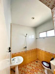 Koupelna v ubytování Cozy 2BR Getaway Cherngtalay Calm A2
