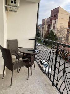 a balcony with chairs and a table on a balcony at Apartman Jelena min 5 noci in Banja Koviljača