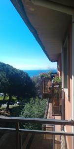 ジェノヴァにあるSalgari209の海の景色を望む家のバルコニー