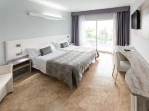 a hotel room with a large bed and a window at Hotel Bahia del Sol in Santa Ponsa