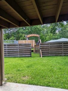 Herní místnost nebo prostor pro děti v ubytování Lake ConRoy Estates - Unit A with Pool Access