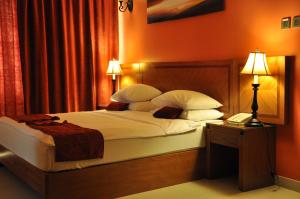 Ένα ή περισσότερα κρεβάτια σε δωμάτιο στο La Rosa Hotel By Brother International