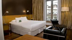 Ένα ή περισσότερα κρεβάτια σε δωμάτιο στο 725 Continental Hotel +41 φωτογραφίες