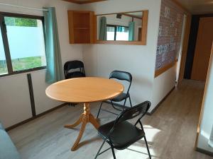 Fotografie z fotogalerie ubytování Mobil-home isolé avec jacuzzi - la Cubanière v destinaci Cublize