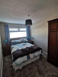 En eller flere senge i et værelse på Ballywalter Beach House