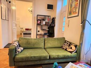 Posedenie v ubytovaní TRAVELERS AWARD WINNING PLACE IN THE HEART OF BUDAPEST Apartment Kamilla
