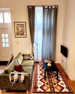 Posedenie v ubytovaní TRAVELERS AWARD WINNING PLACE IN THE HEART OF BUDAPEST Apartment Kamilla