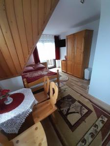 an overhead view of a living room with a room with at Lila in Bukowina Tatrzańska