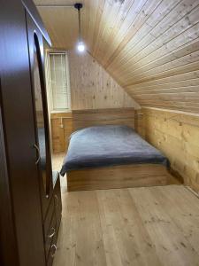 Säng eller sängar i ett rum på Gomi Guest House