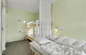 Postel nebo postele na pokoji v ubytování Fanø Bad, Lejl, 10