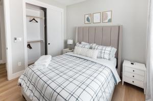 Postel nebo postele na pokoji v ubytování Entire Brand New Residential Home