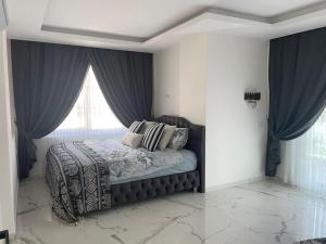 Cama ou camas em um quarto em Fully furnished 1+1 apartment in luxury complex Heaven Hills