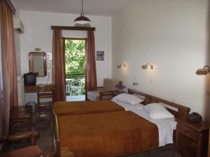 Кровать или кровати в номере Hotel Adonis