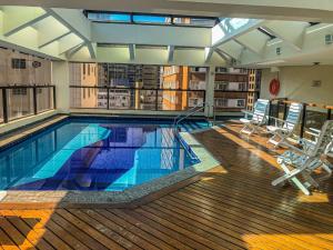 a large swimming pool with two chairs in a library at Travel Inn Park Avenue Jardins in São Paulo