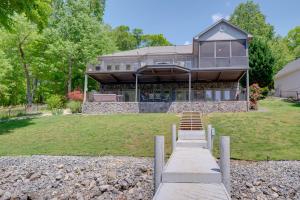 Κήπος έξω από το Waterfront Smith Mountain Lake Home with Boat Dock!