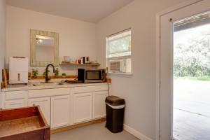 a kitchen with a sink and a microwave at San Marcos Apartment on 10 Acres about 6 Mi to TSU! in San Marcos
