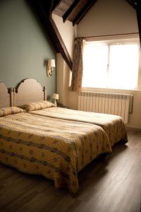 A bed or beds in a room at Hotel Rural Loizu