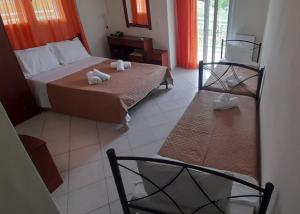 Postel nebo postele na pokoji v ubytování Hotel Kastri