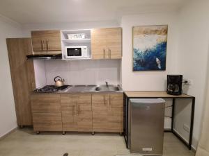 Virtuvė arba virtuvėlė apgyvendinimo įstaigoje Apartamento Portofino 503 Bocagrande Beach