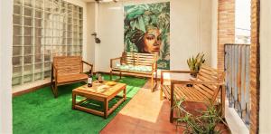 Posedenie v ubytovaní Penthouse Duplex in a 4 floors spanish house -8 min to center by Metro