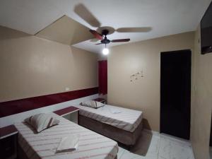 Postel nebo postele na pokoji v ubytování Hotel cowboy Interlagos próximo do autódromo