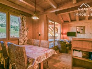 a dining room with a table and chairs at Appartement Le Grand-Bornand, 4 pièces, 6 personnes - FR-1-391-98 in Le Grand-Bornand