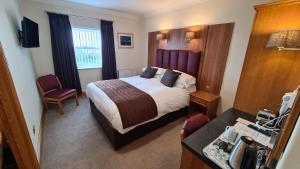 Кровать или кровати в номере The Royal Hotel