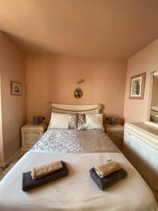 Postel nebo postele na pokoji v ubytování Beachfront Apartment CALAHONDA BEACH + 14 fotografií