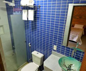 Bilik mandi di Pousada Tarumim
