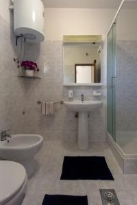 Kúpeľňa v ubytovaní Apartments by the sea Cove Mulobedanj, Pag - 6275