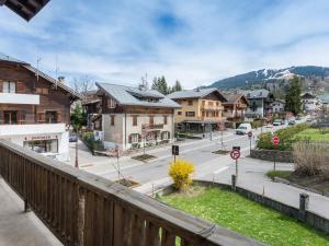 uitzicht op een straat in een stad met huizen bij Appartement Megève, 3 pièces, 4 personnes - FR-1-453-253 in Megève