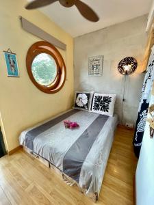Vaiava Beach Carlton- Tahiti - beachfront luxury residence & pool - 4 pers客房内的一张或多张床位