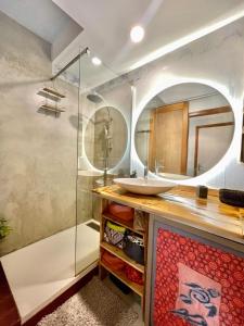 Vaiava Beach Carlton- Tahiti - beachfront luxury residence & pool - 4 pers的一间浴室