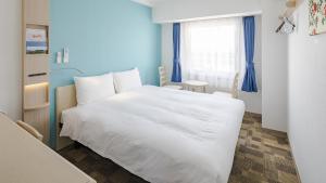 Ένα ή περισσότερα κρεβάτια σε δωμάτιο στο Toyoko Inn Imba Nihon-idai Ekimae