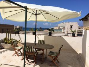 A balcony or terrace at Alla Busiata Még 30 kép