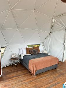Glamping Altos De Hayuelos客房内的一张或多张床位