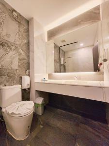 Koupelna v ubytování R2 Hotel