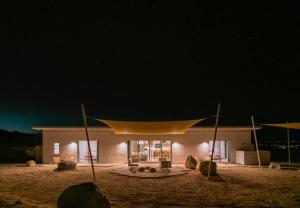 um edifício com uma grande tenda amarela em frente em Blazing Star Estate - 400 feet from JT Park em Joshua Tree