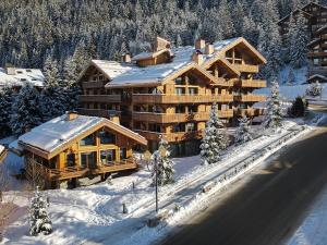 Obiekt Appartement lumineux avec balcon à 2 chambres doubles et services inclus, skis aux pieds - FR-1-613-65 zimą