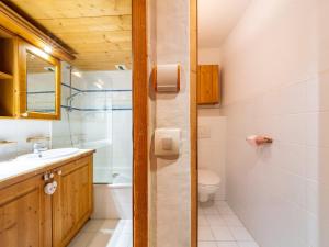 Kúpeľňa v ubytovaní Appartement cosy à Tignes · Proche pistes & commerces · Balcon · 4 pers. · 3*** - FR-1-502-392 + 6 fotografií
